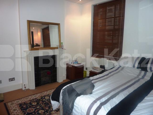 			MINUTES TO HYDE PARK & OXFORD STREET!, 2 Bedroom, 1 bath, 1 reception Flat			 Kendal Street, HYDE PARK